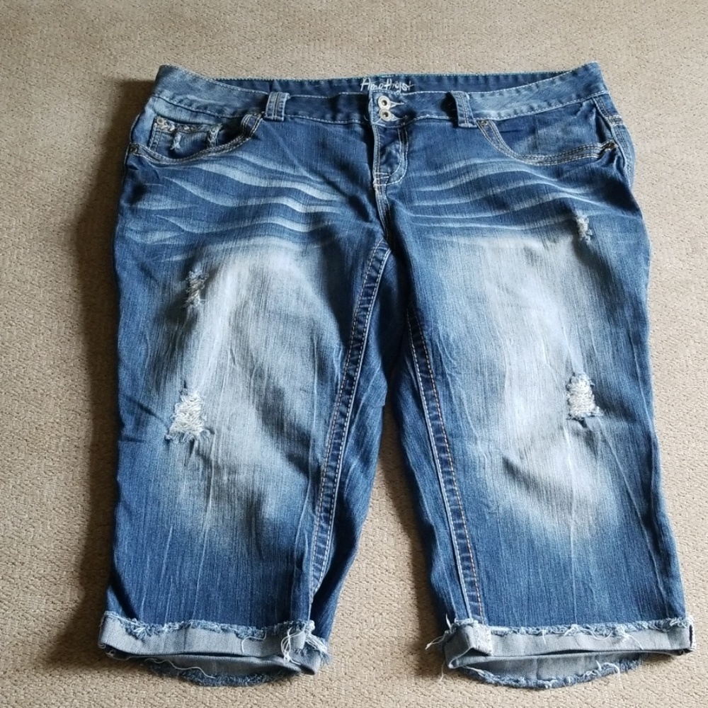 Amethyst jeans plus size capris 18 x 18.5